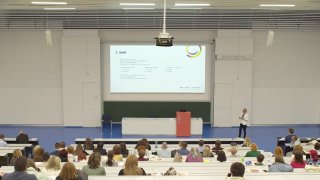Szemüveg vagy kontaktlencse? Myopia kontroll az optometrista gyakorlatban